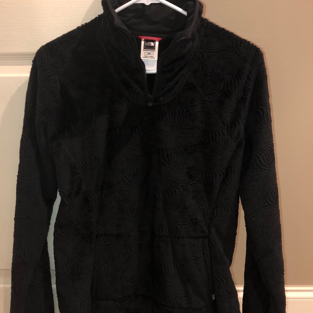 Women’s black north face pullover